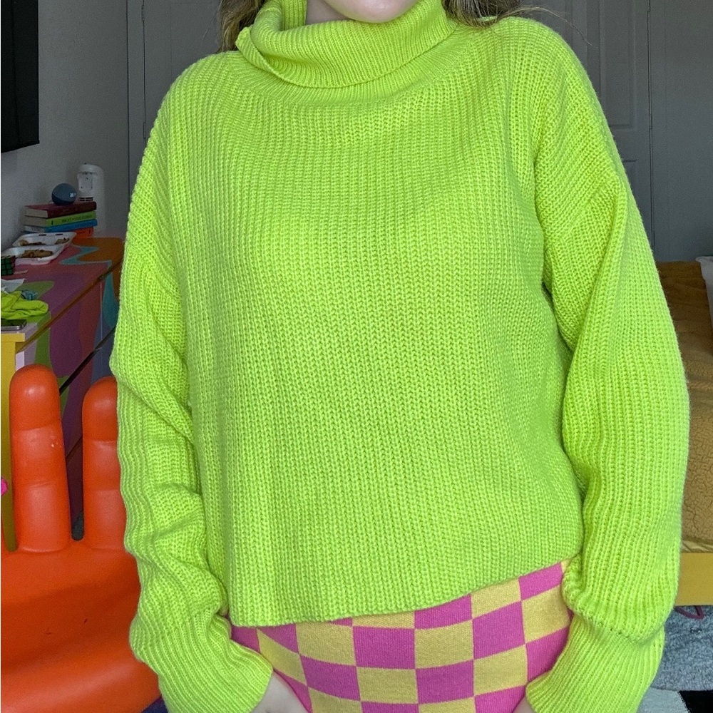 SUPERDOWN green turtleneck sweater